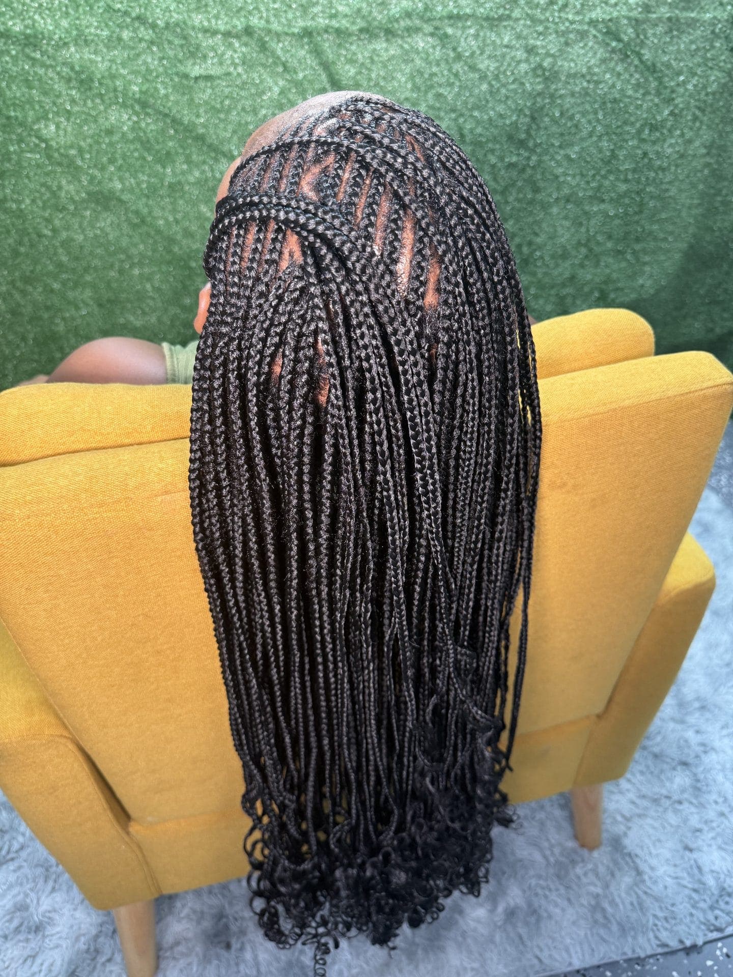 Knotless Braids vs. Box Braids: Which One Is Right for You?